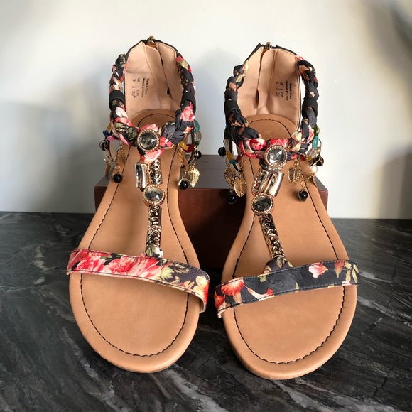 T-Strap Flat Heel Sandals - Picture 3 of 9